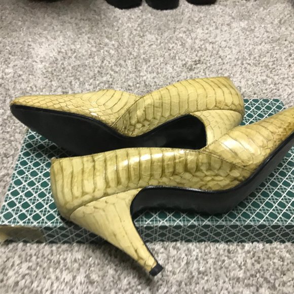 3" Beige  Snake heels - Picture 2 of 5